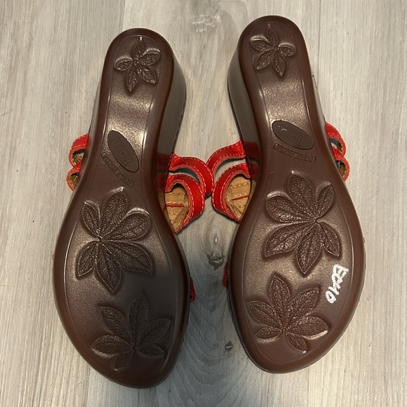 Born Red Floral Women's Sandals - Picture 4 of 5